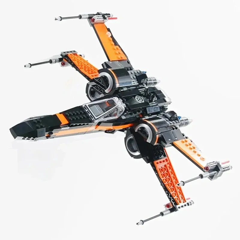 Construye el icónico X-Wing Fighter con este set de 742 piezas de Space Wars. Ideal para coleccionistas, decoración geek y fans de Star Wars. Material ABS resistente.