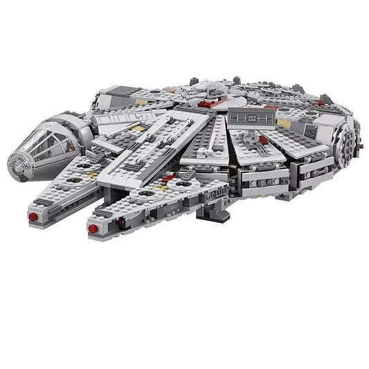 Construye el Halcón Milenario con este set de 1358 piezas tipo LEGO. Ideal para fans de Star Wars y amantes de los modelos detallados. ¡Una nave épica para armar y coleccionar!