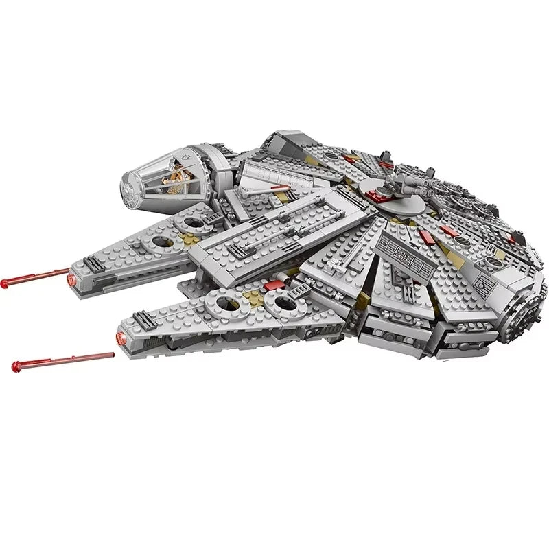 Construye el Halcón Milenario con este set de 1358 piezas tipo LEGO. Ideal para fans de Star Wars y amantes de los modelos detallados. ¡Una nave épica para armar y coleccionar!